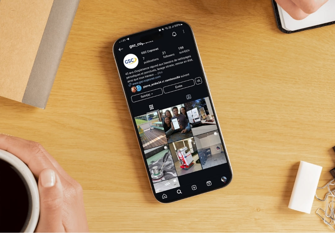 Photo d'un smartphone affichant le compte Instagram de GSC Copronet, pour mettre en avant l'activité de community managing