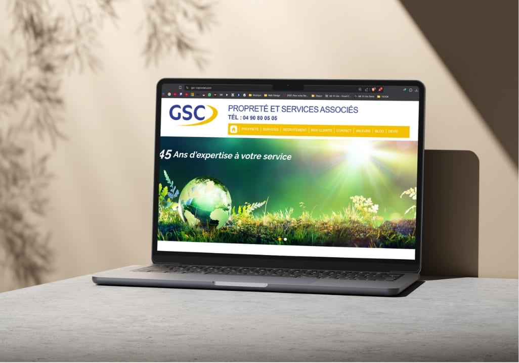 Photo d'un ordinateur montrant la page d'accueil du site de GSC Copronet